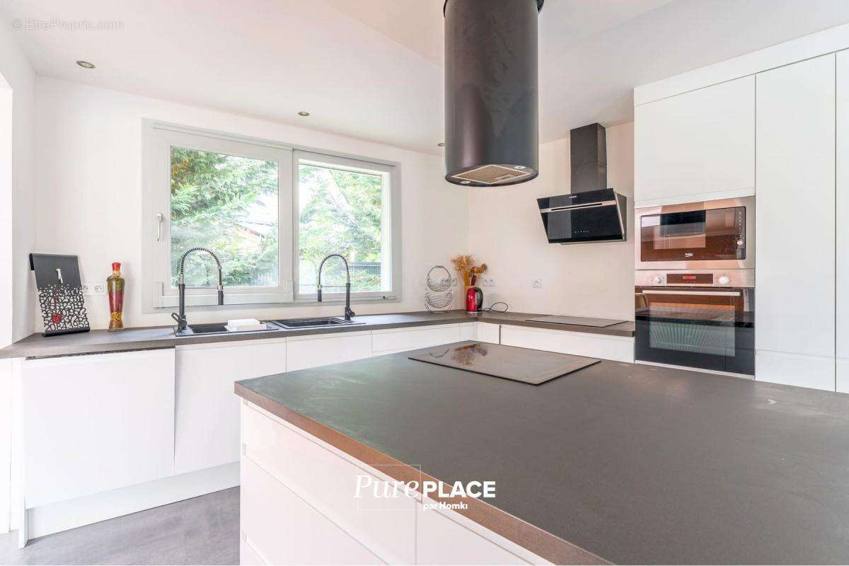 SAINTE-LUCE-SUR-LOIRE (44980) — Maison d'exception 282,50 m² SHAB — 6 chambres — Terrain 1 351 m² — DPE B — Géothermie - photo 10