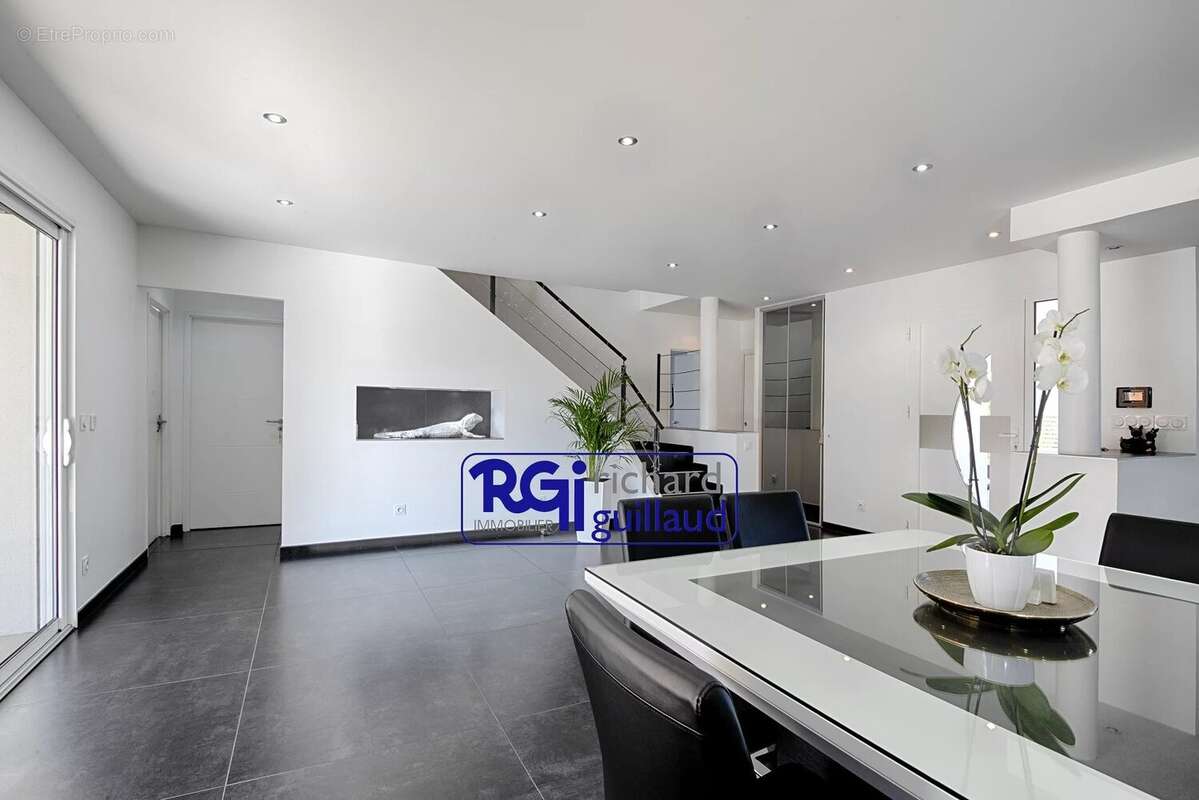 Maison à LA TOUR-DU-PIN