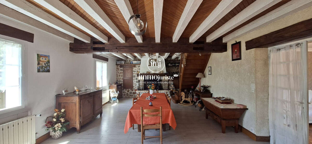 Maison 140 m² à Etagnac  - photo 8