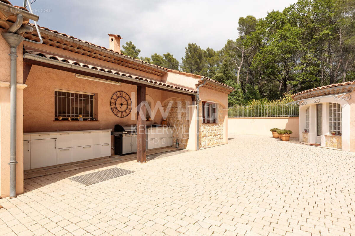 Maison 250 m² à Cabris  - photo 9