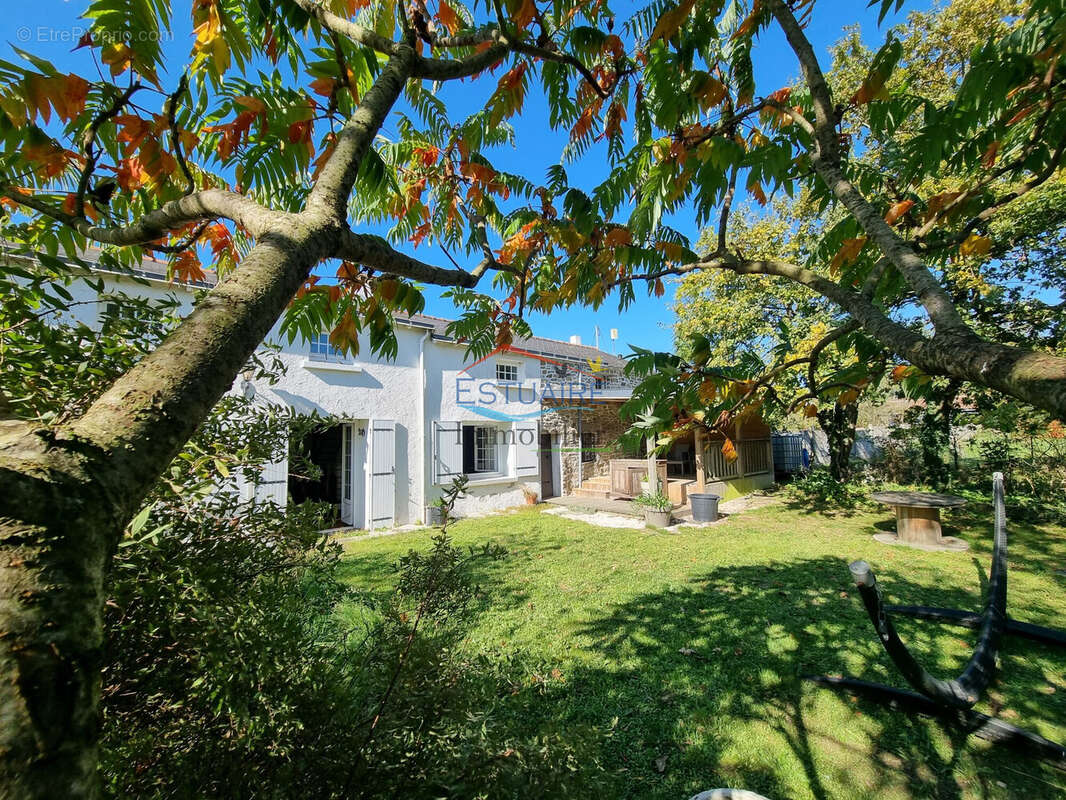 Maison à SAINT-ETIENNE-DE-MONTLUC