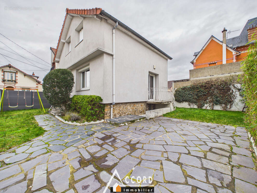 Maison à SARTROUVILLE