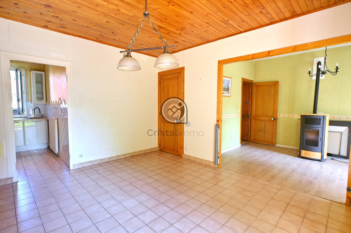 Exclusivité - Appartement 3 pièces avec balcon, cave, cellier et jardin privatif sur Domene. - photo 2