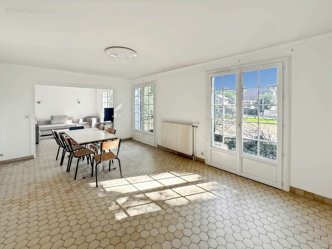 SOUPPES SUR LOING centre ville - Maison P5 de 122 m² - Terrain de 988 m² - photo 5