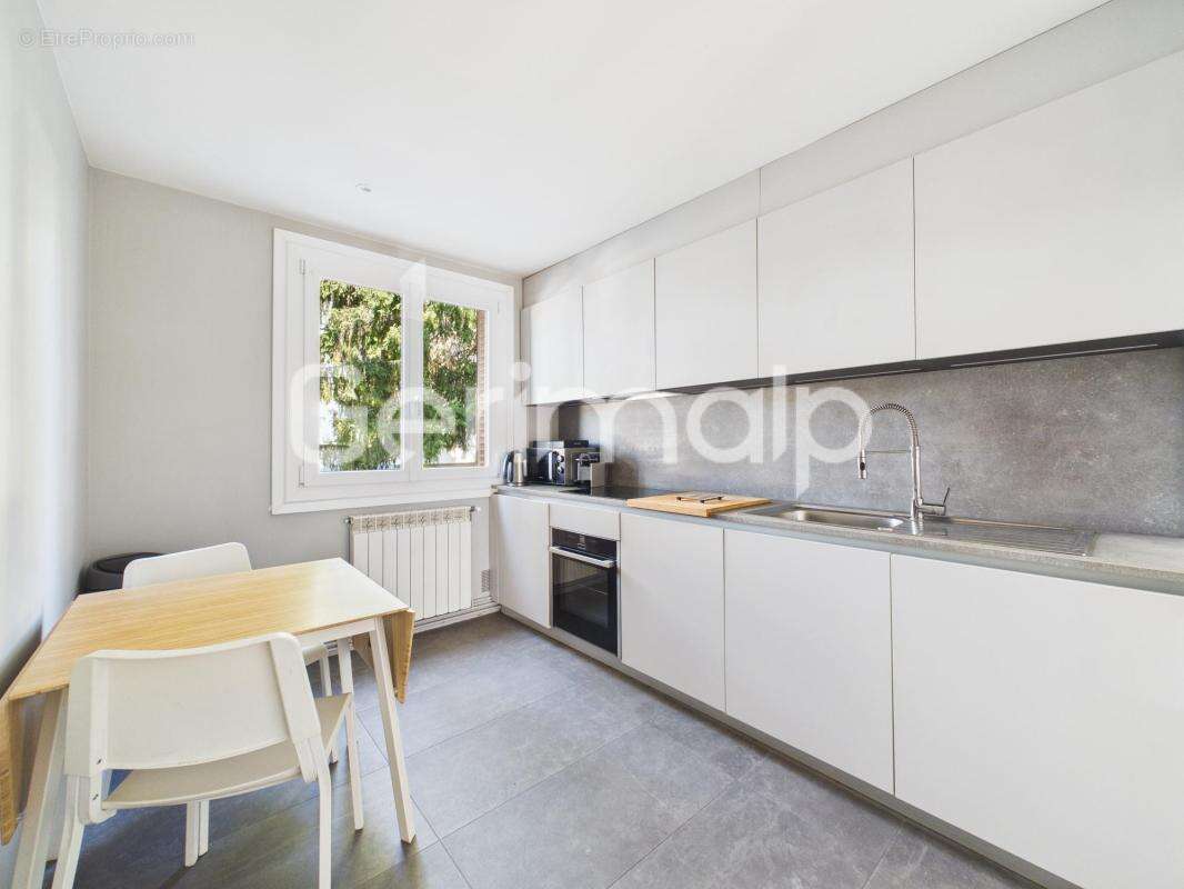 Vente - Appartement - 3 pièces + cuisine - 71 m² - 331 000 € - - photo 5