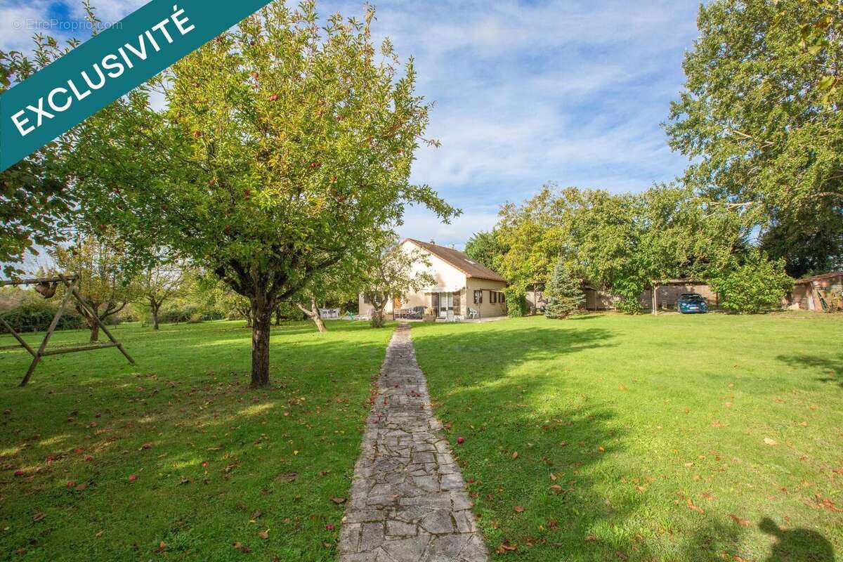 Photo 2 - Maison à LE MESNIL-SAINT-DENIS