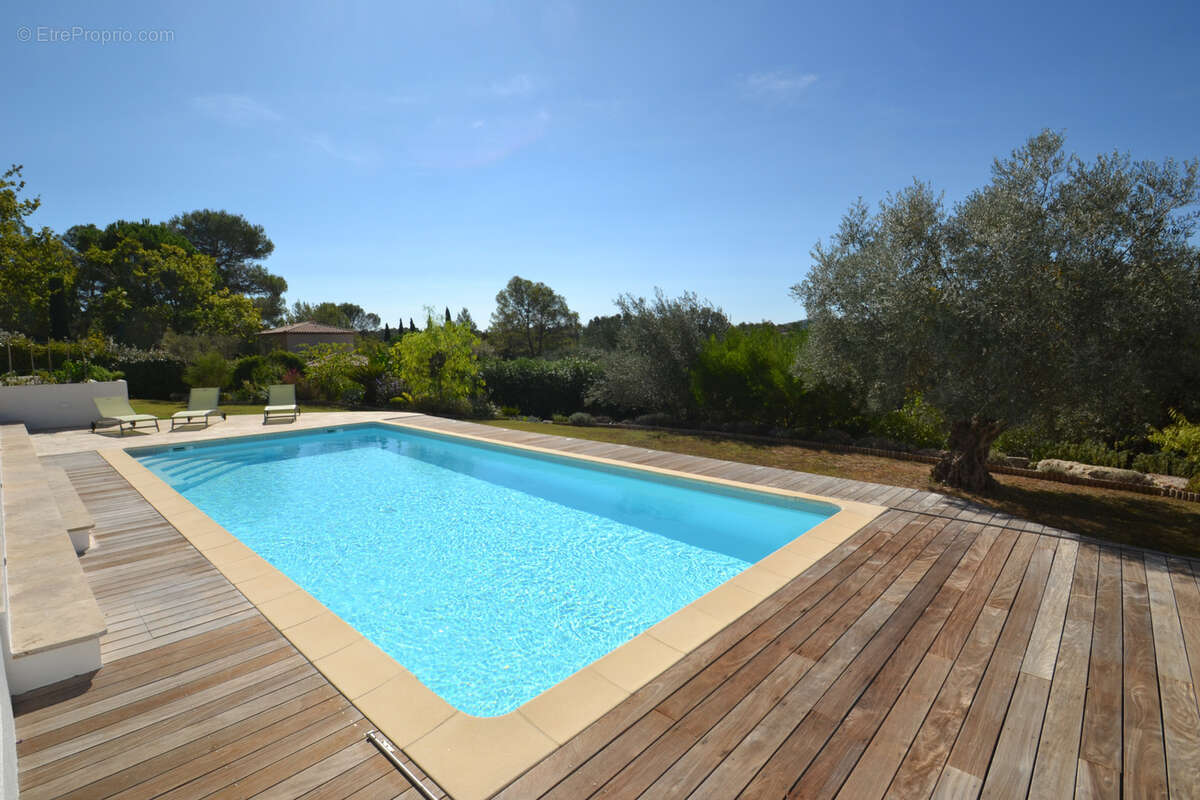 Maison à BAGNOLS-EN-FORET