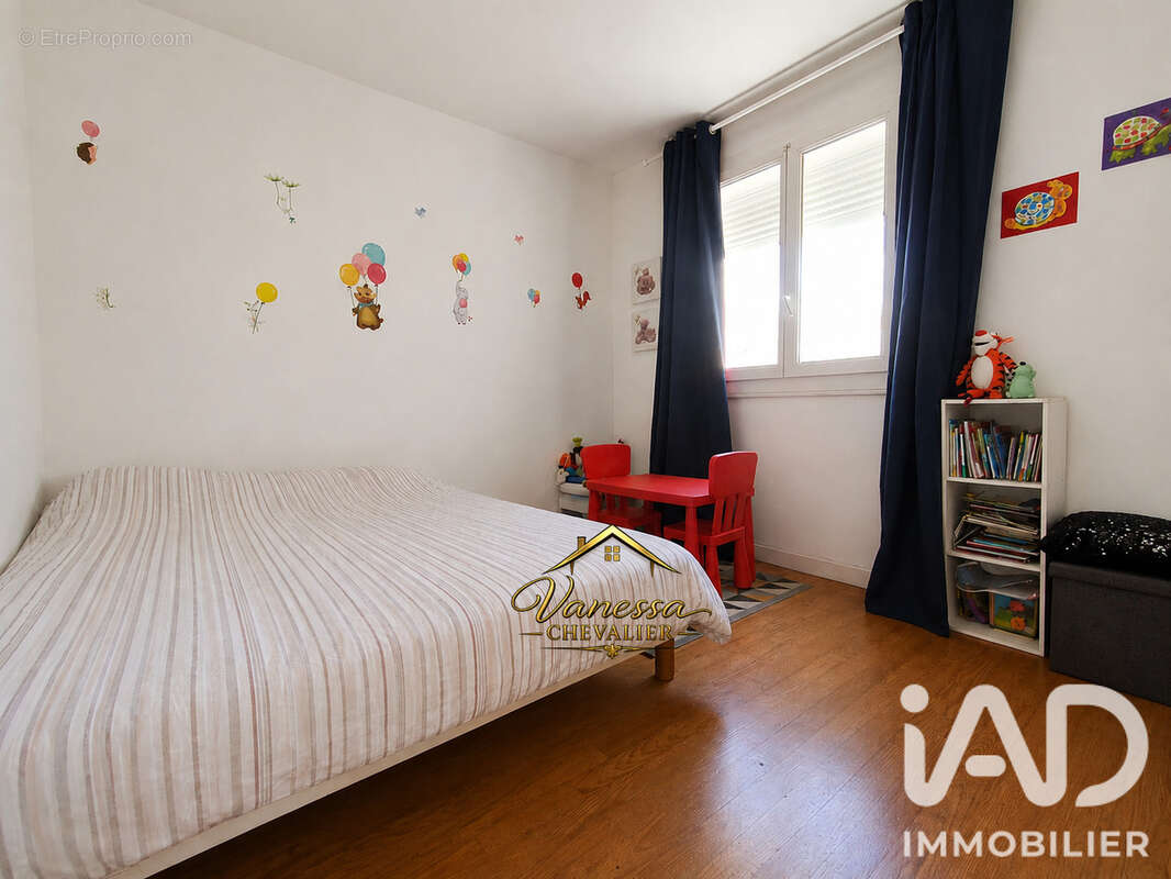 Maison 193 m² à Saint-Pantaleon-Les-Vignes  - photo 7