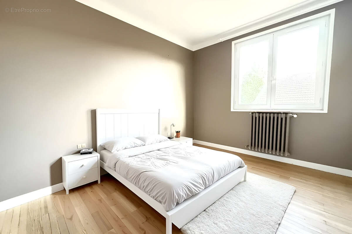 Maison à CHATEAUNEUF-DE-GALAURE