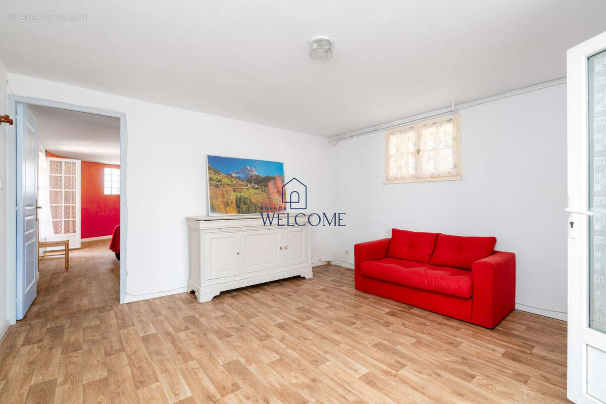 Appartement à UCHAUD