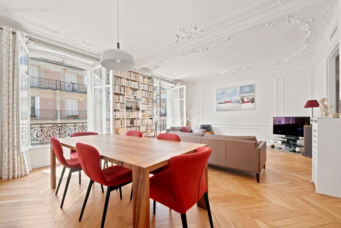 Appartement à PARIS-17E