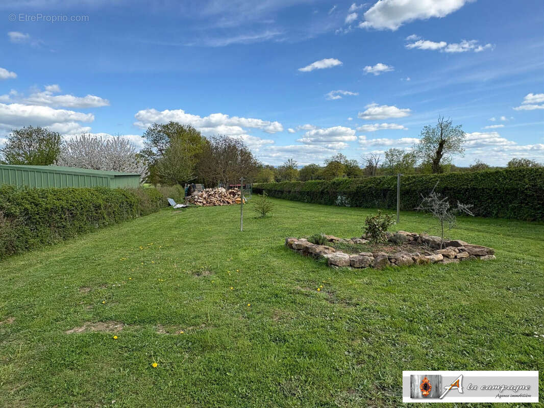 Maison à CHAMBON-SUR-VOUEIZE