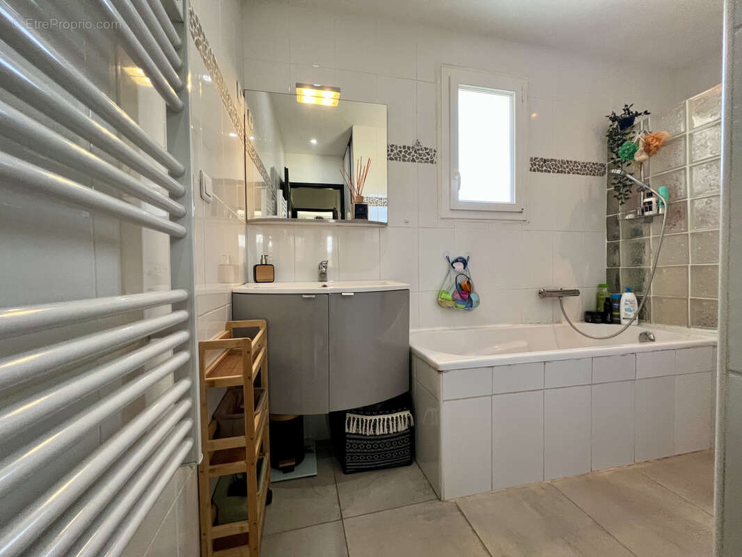 Vente villa T4 de 90m2 avec piscine sur un terrain de 206m2 - photo 19