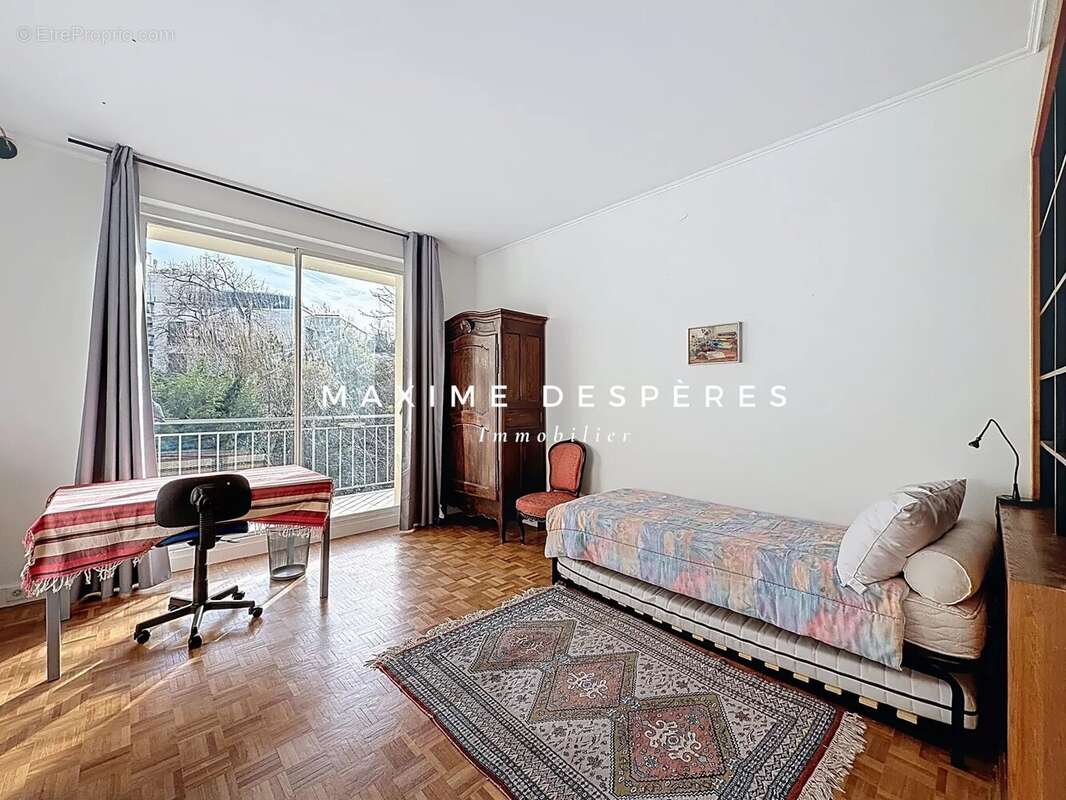 Appartement à NEUILLY-SUR-SEINE