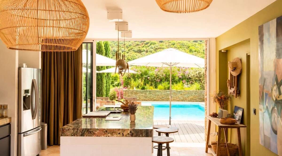 OLETTA / Villa 5 pièces avec piscine et jardin arboré. - photo 2
