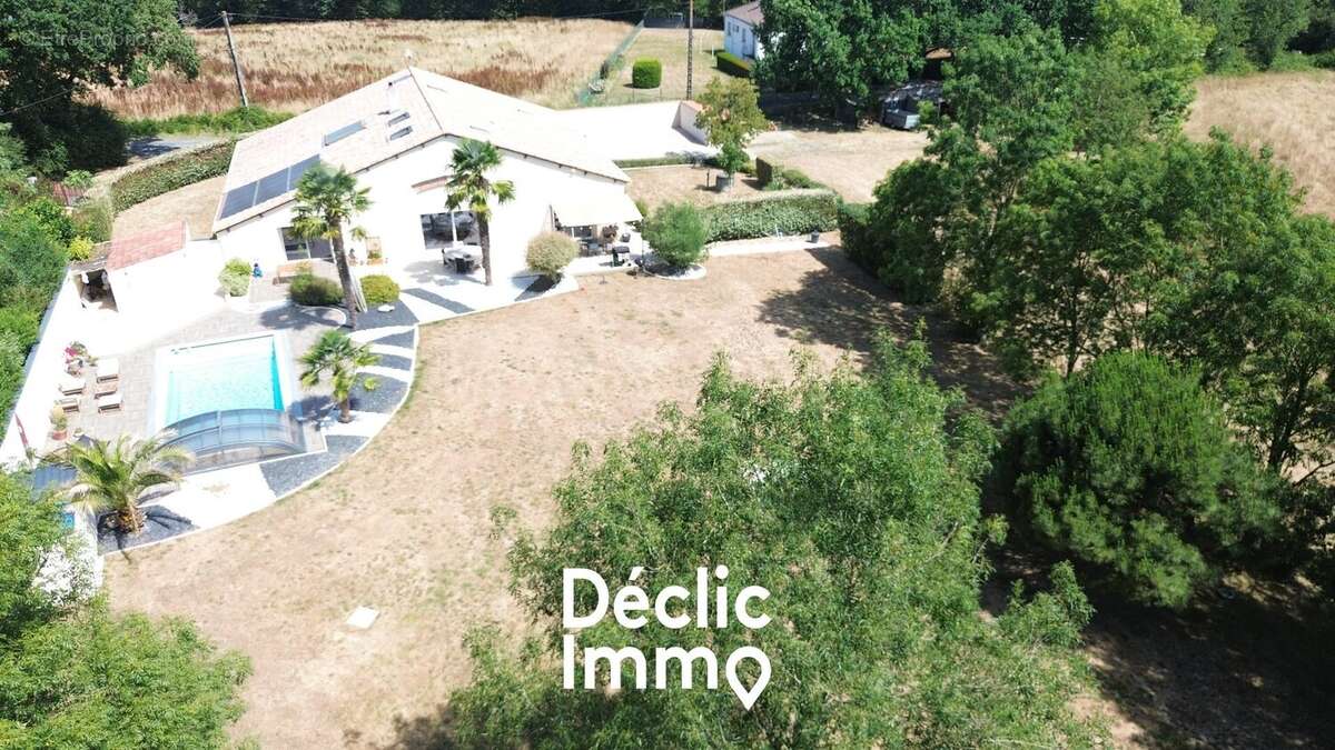 Grange de caractère rénovée  Prestations énergétiques d'exception - 5 chambres - Piscine avec dôme - photo 2