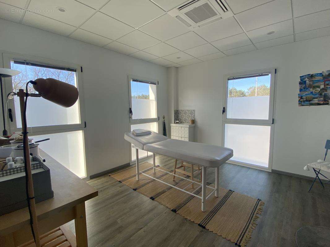 Commerce à PAREMPUYRE