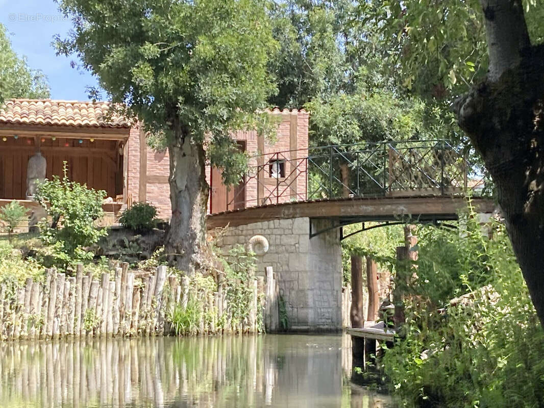 Pont privé - Maison à SAINT-HILAIRE-LA-PALUD