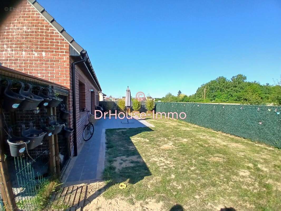 Maison à NEUF-BERQUIN