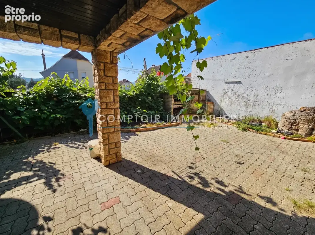 FORBACH BELLEVUE   Belle maison avec balcon, vue sur le Schloss et terrain de 592 m2 - photo 6