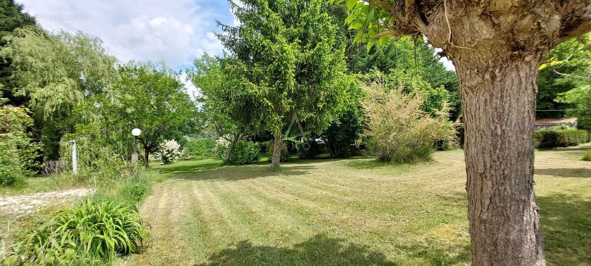 Maison à MILHAC-D&#039;AUBEROCHE