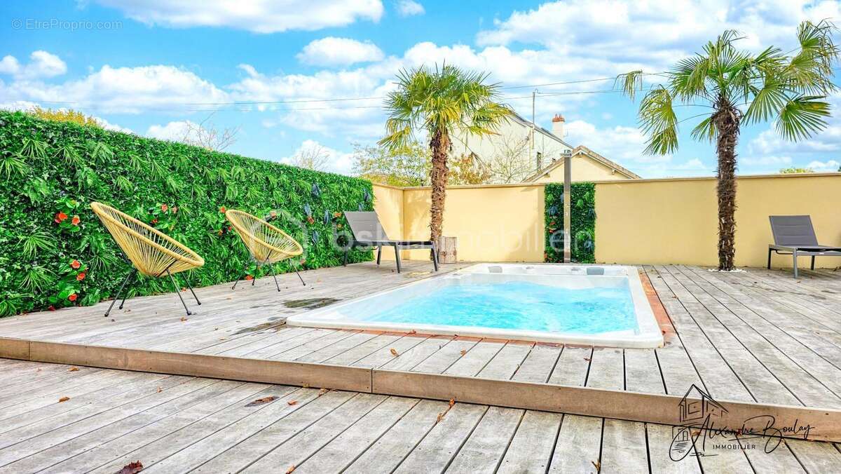 Maison à LA CHAPELLE-SAINT-MESMIN