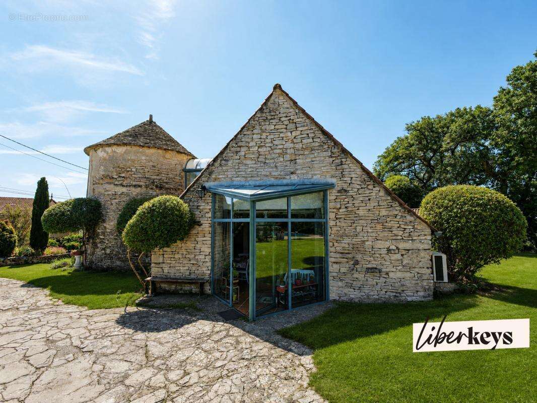 Belle propriété quercynoise du XIXe siècle avec pigeonnier, gîte indépendant, piscine et jardin nourricier – Catus (46150) - photo 2