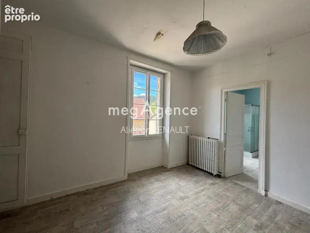 Immeuble de rapport 200m² avec local commercial et appartement – Centre-ville du Bugue - photo 7
