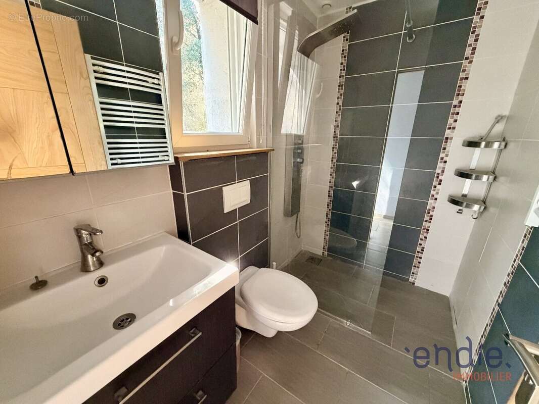 Appartement à SILLANS-LA-CASCADE
