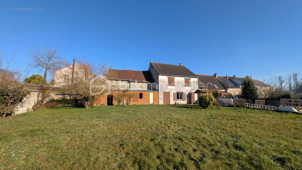 Maison à SAINT-GERMAIN-SOUS-DOUE