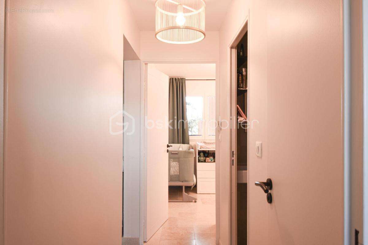 A la vente T3 entièrement rénové au 3ème et dernier étage! - photo 12