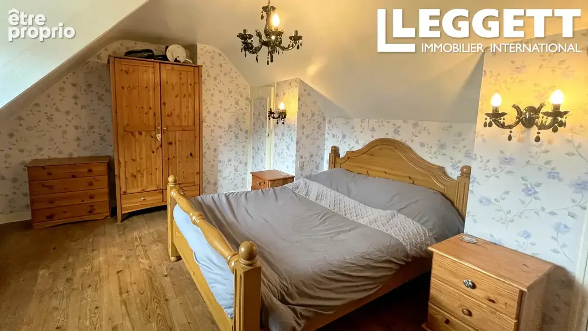 Charmante maison en pierre avec trois chambres, garage, bois et petit hangar. Sur un terrain de 3 380 m² - photo 9