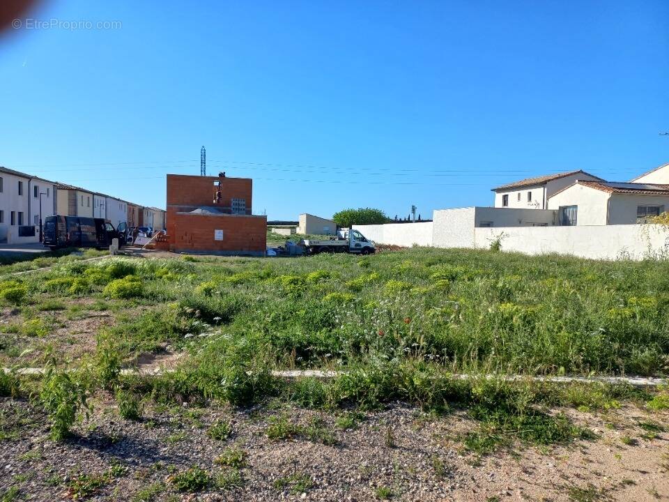 Terrain à GALLARGUES-LE-MONTUEUX