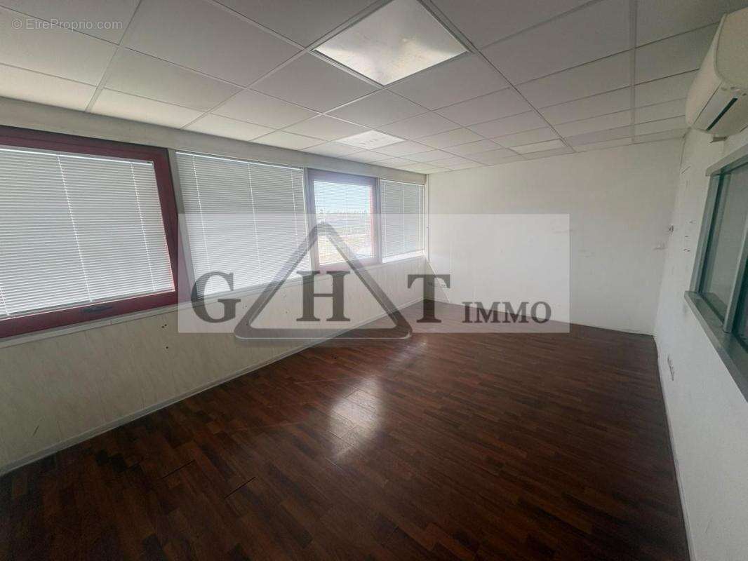 Entrepot 450 m² a savigny le temple a vendre - photo 15