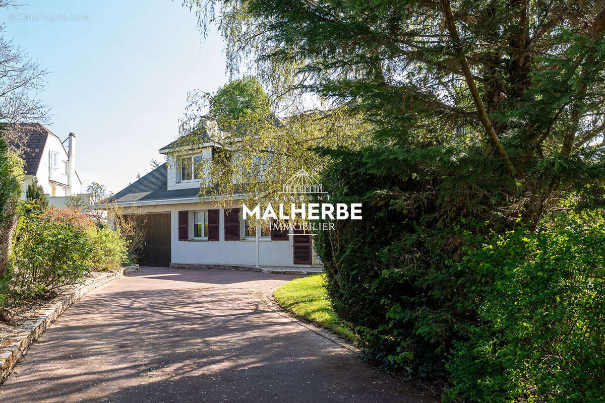 Sur les hauteurs : tres belle maison independante et familiale - photo 3