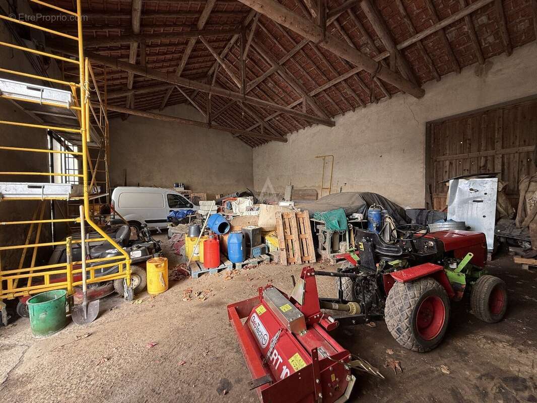 Exclusivité // propriété d'exception // parc de 1,5 hectares // 650 m2 (1165 m2 au sol) // piscine intérieure // dépendances //  - photo 28