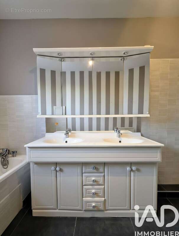 Photo 9 - Maison à SAINT-CLEMENT-DE-LA-PLACE