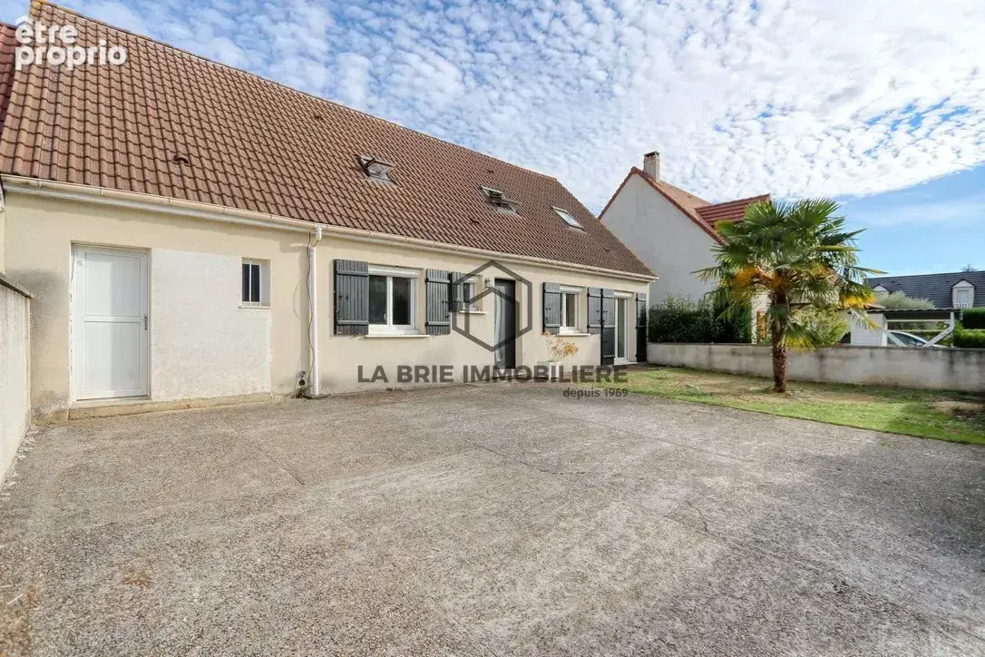 Maison 7 pièces 142 m² à vendre à Brie-Comte-Robert (77170) - photo 2