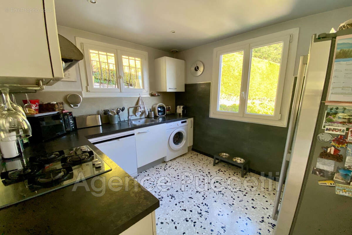 Maison à TOURRETTES-SUR-LOUP