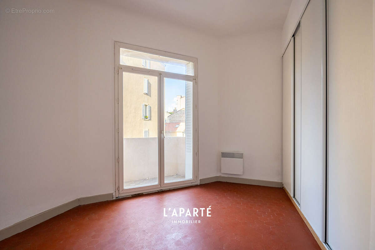 Appartement à MARSEILLE-1E