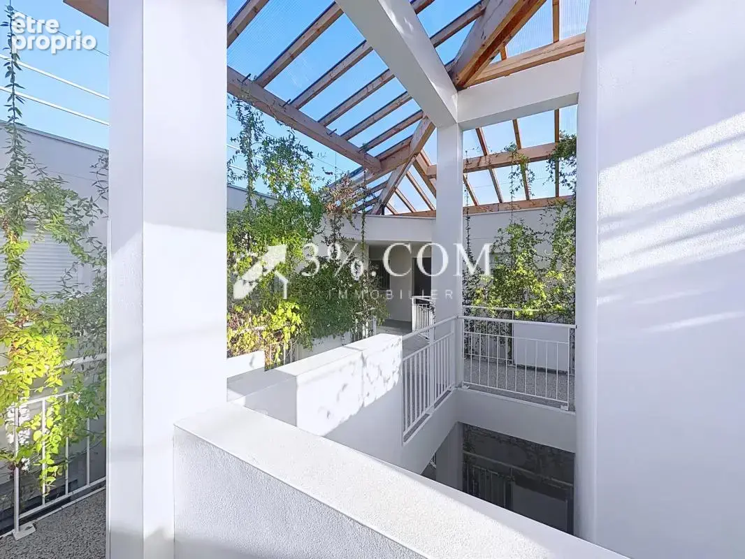 Appartement T2 moderne de 48 m2 avec terrasse et vue dégagée - photo 2