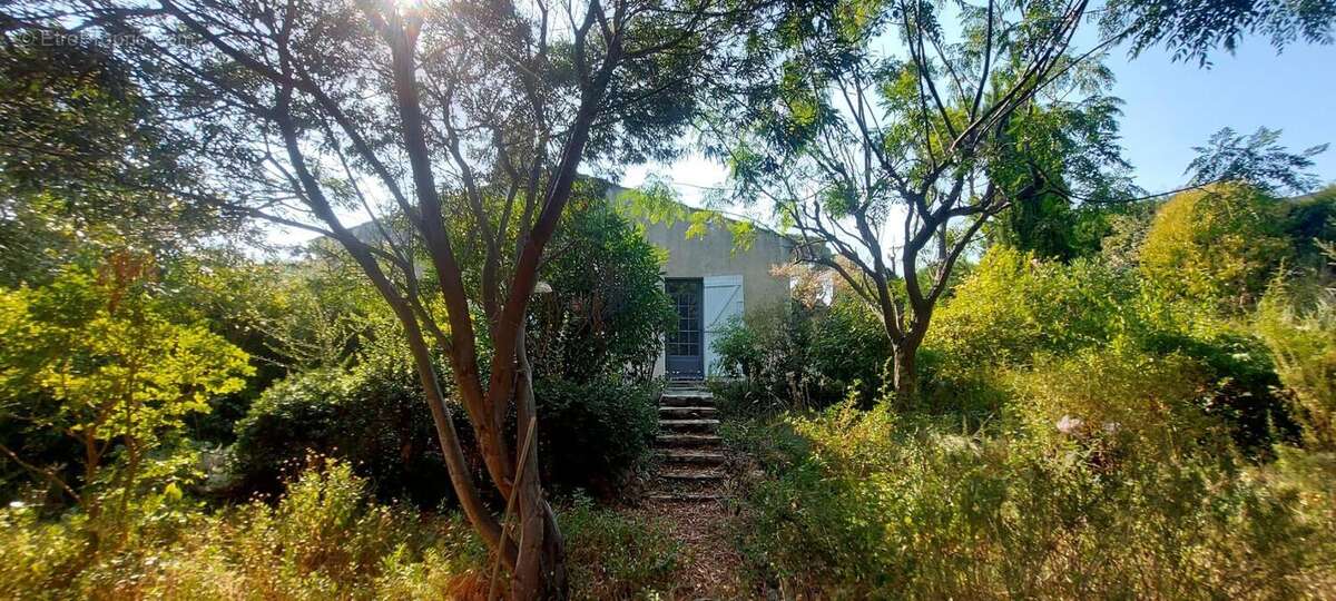 Villa 4 pieces dependances a renover valescure frejus - photo 3