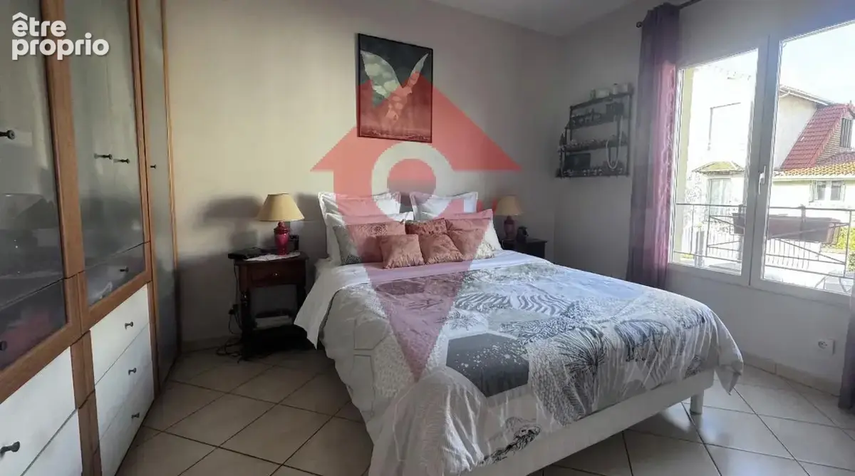 Maison familiale 263 m2 avec 6 chambres, jardin et garage - photo 11