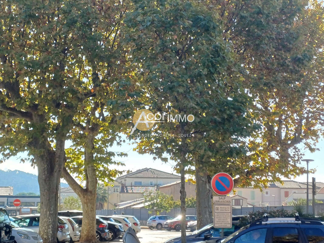 Hyper centre la crau - local commercial loue 332m2 - photo 3