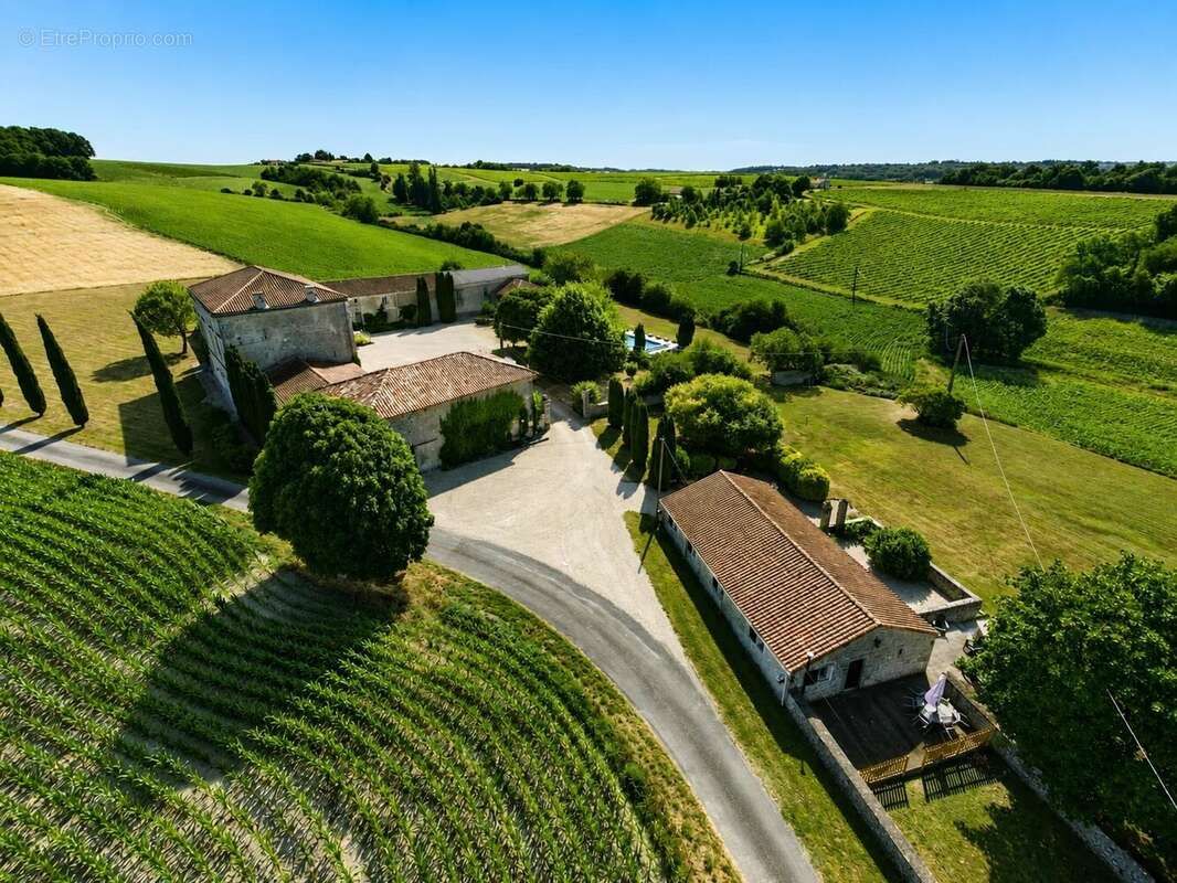 Manoir et domaine exceptionnels situés sur un terrain de 2.8 hectares - photo 28