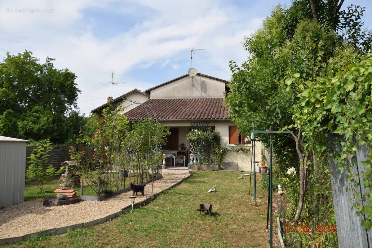 Maison à SAINT-ASTIER