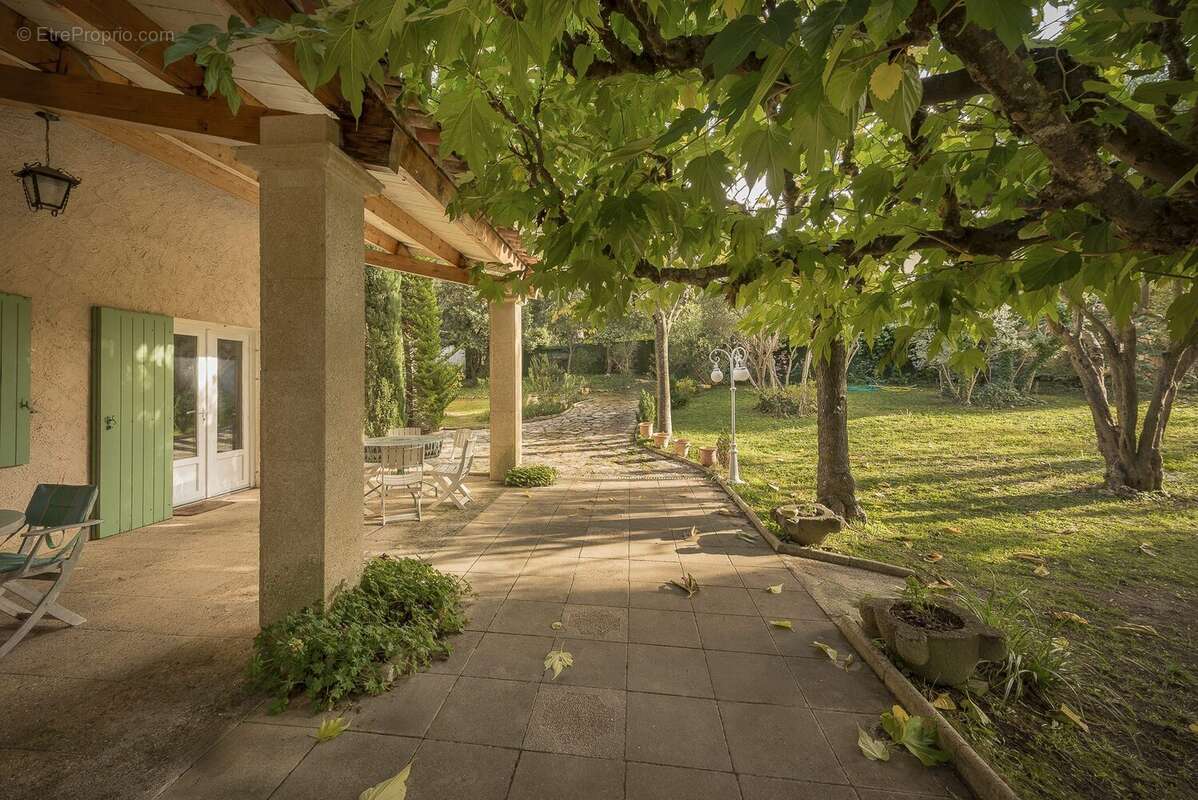 Maison 200 m² à Aix-En-Provence  - photo 4