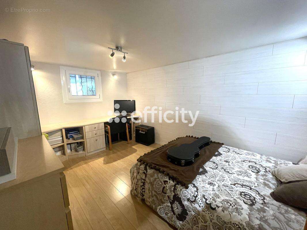 Maison à PARAY-VIEILLE-POSTE