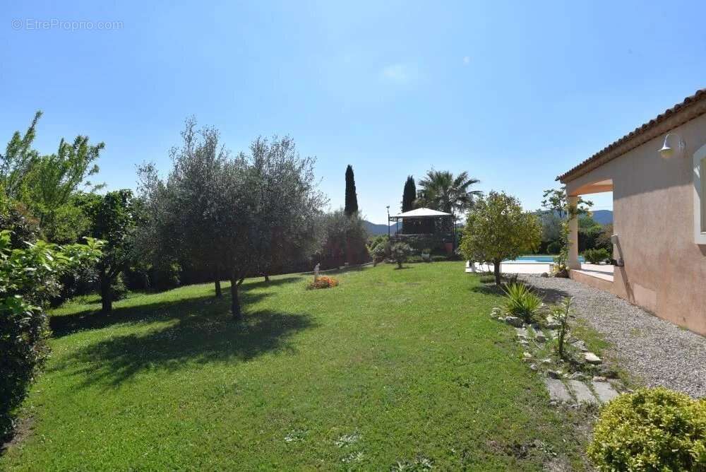 Maison à BAGNOLS-EN-FORET