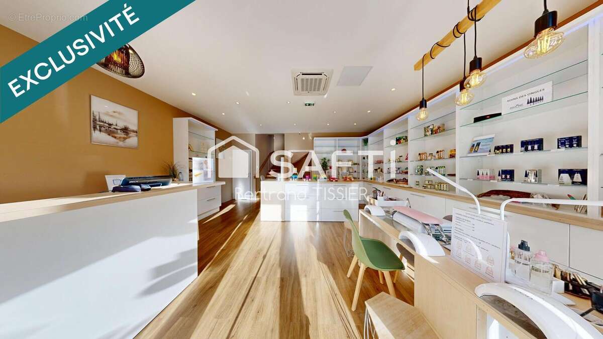 Photo 6 - Commerce à LE MARIN